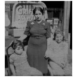 1942-Robert,Anna,Dorothy.jpg