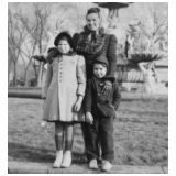 1944-r-Dorothy,Bella,Robert.jpg